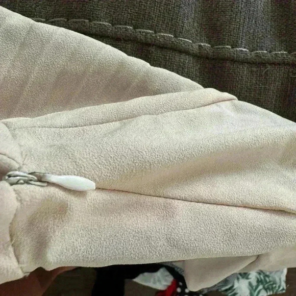 Beautiful flowy woman’s blouse - Picture 5 of 8